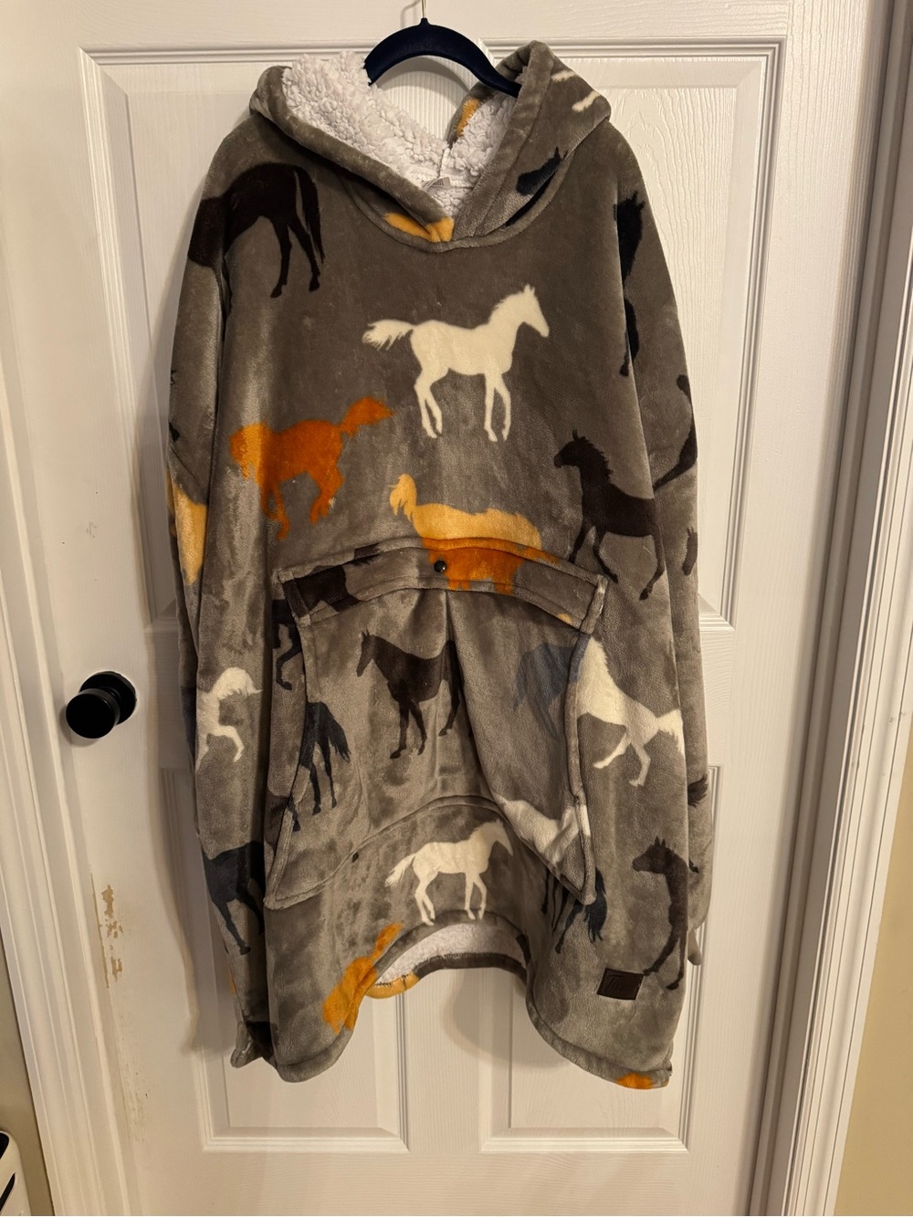 Tirrinia Wearable Blanket Hoodie Horse Print One Size Sherpa Oversized
